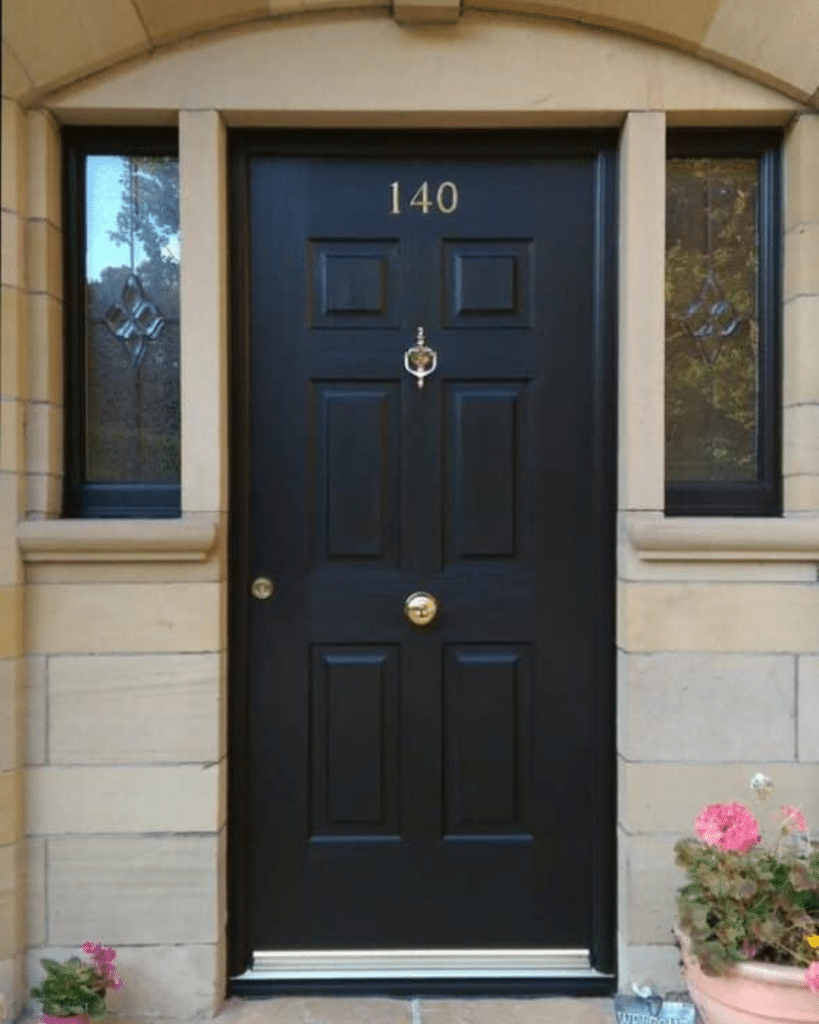 Colonial Rockdoor in Black