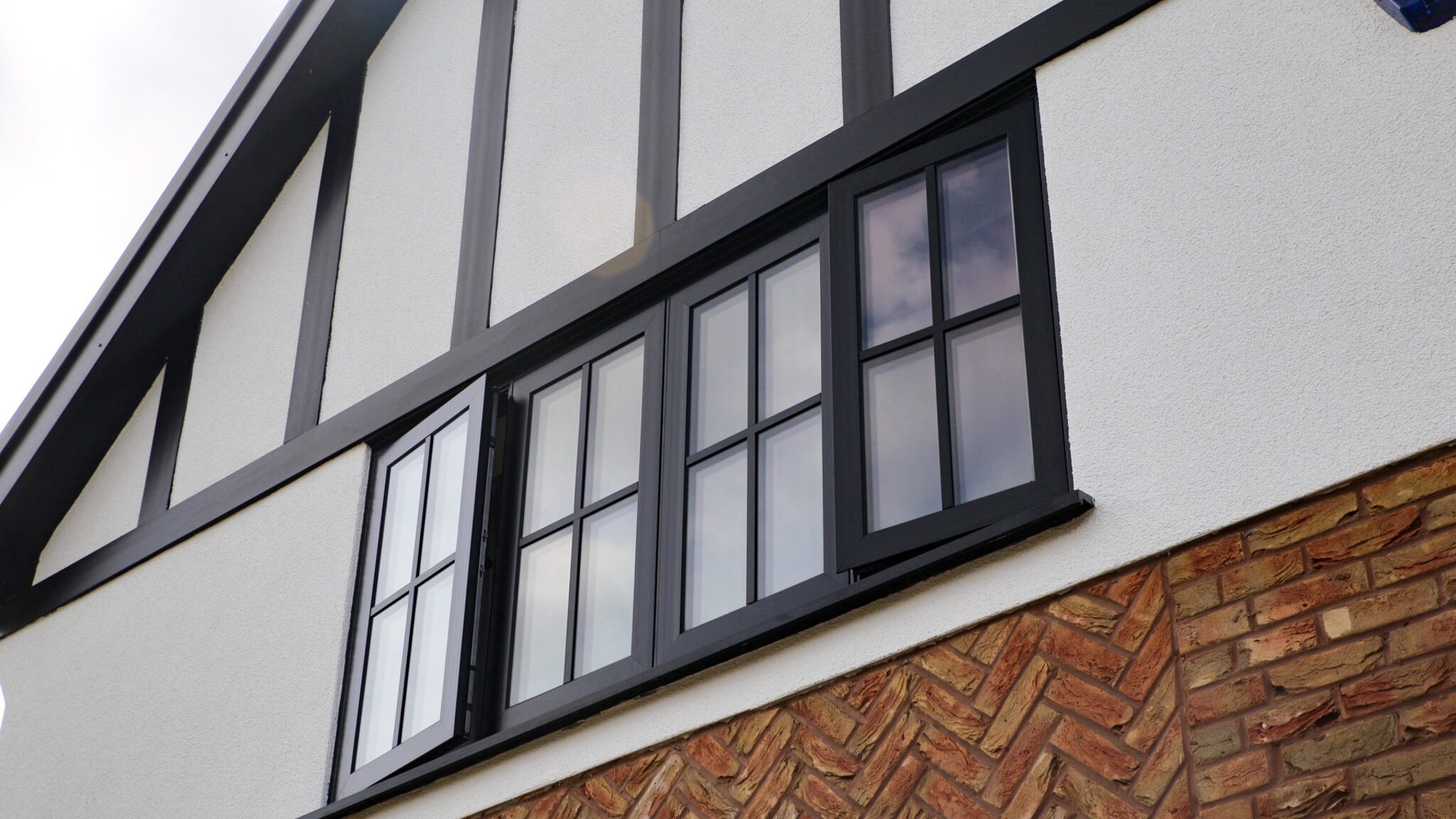 example of astragal bar on aluminium windows
